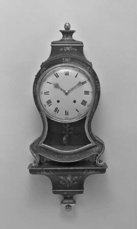 Pendule auf Konsole