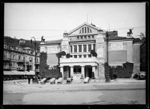 Meran. Stadttheater. Außenansicht