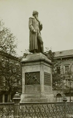 Mainz, Denkmal Johannes Gutenberg : Mainz. Gutenberg-Denkmal auf dem Gutenberg-Platz