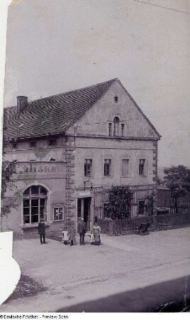 Rochwitz (Dresden-Rochwitz), Hutbergstraße. Gasthof Oberrochwitz. Straßenansicht