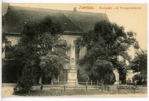 Zwenkau. Kirchplatz und Kriegerdenkmal