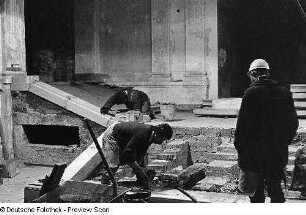 Opernhaus. Bau der Treppe im Erdgeschoß des Vestibüles
