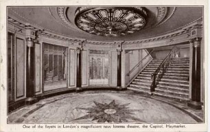 Ansicht eines Foyers des Londoner Kinos "Capitol"