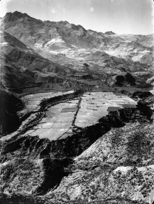 Aracatal : Berglandschaft mit Tal und Vegetation