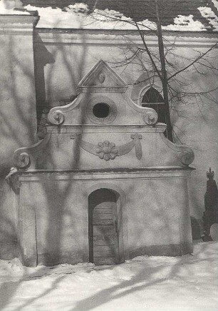 Kirche in Schleife, Detail : Bauwesen - Kirchen. Ort: Slepo / Schleife. Seiteneingang der Kirche in Schleife.