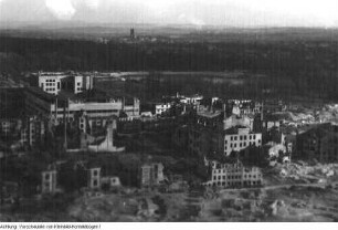 Dresden, zerstörte Innenstadt (Blick vom Rathausturm), nach 1945