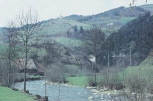 Im Wiesental. Blick von Mambach zur Kapelle Maria Frieden (Pfaffenberg)