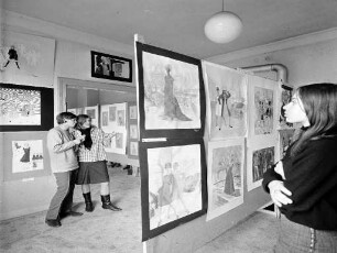 Ausstellung der privaten Modezeichenakademie Otto-Stößinger anlässlich ihres 35jährigen Bestehens.
