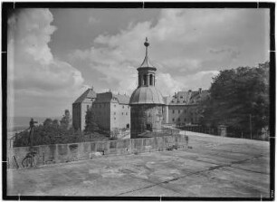 Festung Königstein. Georgenburg mit Türmchen und Kommandantenhaus