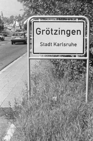 Neues Ortsschild für den Stadtteil Grötzingen mit Erstnennung Grötzingens