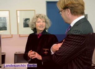 Ulrike Ottinger (Filmemacherin), Verleihung des Verdienstkreuzes, Brunnenstraße 188-190 (Mitte)