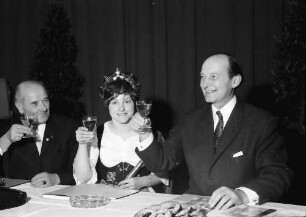 Offenburg: Oberrheinhalle; Präsident Klaus, Badische Weinkönigin Gerda Moser, Ministerpräsident Filbinger
