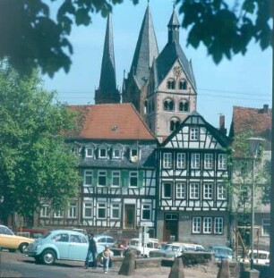 Gelnhausen. Stadtzentrum mit Marienkirche