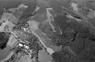 Biederbach: Serpentinenweg, unten Höfe