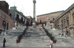 Römische Säule am Ende der Via Appia