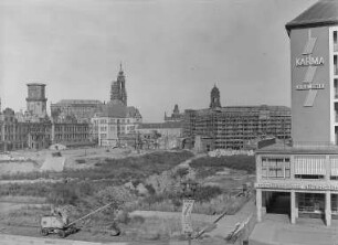 Dresden. Ansicht Schloß und eingerüstetes Johanneum von der Ernst-Thälmann-Straße, nach Nordwesten