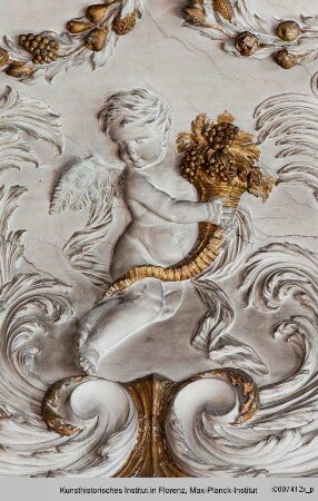 Putti : Putti als Allegorien der Jahreszeiten : Putto mit Füllhorn als Allegorie des Frühlings