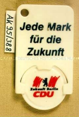 Schlüsselanhänger mit Wahlwerbung der CDU