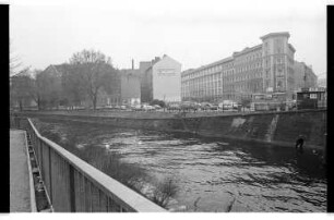 Kleinbildnegativ: Kohlfurter Straße, Landwehrkanal, 1979