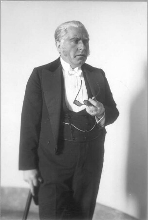 Die Wildente. Schauspiel in fünf Akten von Henrik Ibsen (deutsch von C. Morgenstern). Staatsschauspiel Dresden, Neueinstudierung 22.03.1928 : Willi Kleinoschegg als Großkaufmann Werle