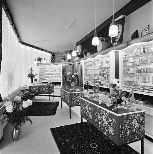 Neueröffnung des Damen- und Kosmetiksalons "Uschi" in der Rittnertstraße 3 in Durlach