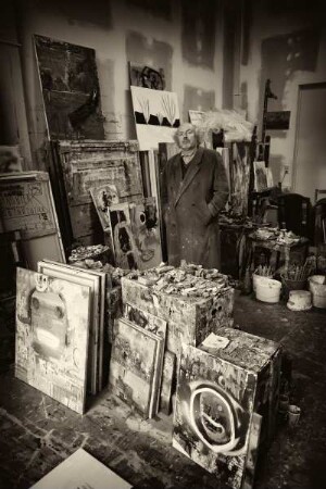 OSMAR OSTEN IN SEINEM ATELIER