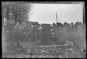 bei Illawcze (=Ilavche, Ukraine) an der Verkehrsstelle: Regimentsmusik neben der Hütte für Tauschverkehr ("unsere Musik an der Verkehrsstelle")