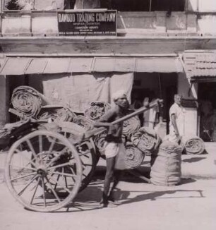 Indien, Madras, Rikscha und zweirädriger Karren