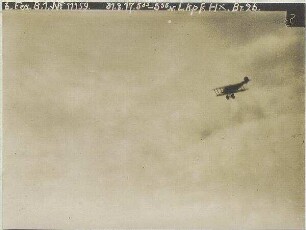 Luftkampf mit Fokker - seitlich vorbeifliegend (1300 m)