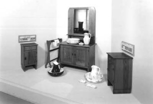 Jugendstil in Dresden : Ausstellung des Kunstgewerbemuseums "Jugendstil in Dresden" im Residenzschloß, 18.09.-05.12.1999. Saal 2. Interieur-Koje mit Teilen eines Schlafzimmers (1901; G. Kleinhempel, Ausführung Dresdner Werkstätten für Handwerkskunst)