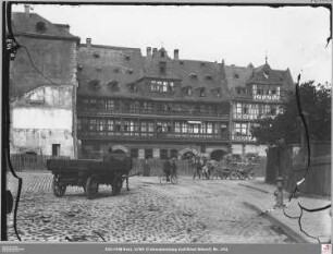 Domplatz nach Westen (nach dem Abbruch von Domplatz 3-9): Rebstock 4, Rebstock 2 (angeschnitten)