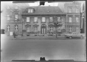 Neuruppin, August-Bebel-Straße 30 a. Wohnhaus (1787). Straßenfront