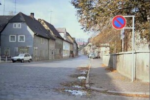 Straße nach Naumburg vom Abzweig zur Saalebrücke aus