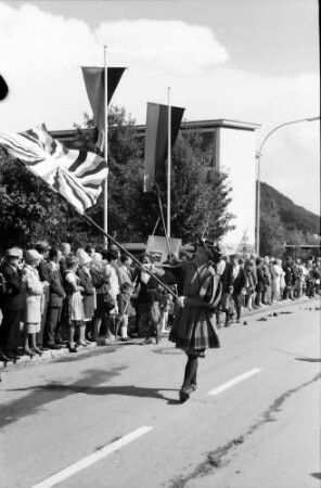 Waldshut: 500. Waldshuter Chilbi; Fahnenschwinger