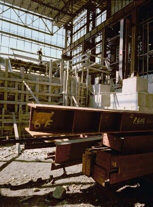 Querträger auf der Baustelle des Salzkohlekraftwerk im VEB Leuna-Werke