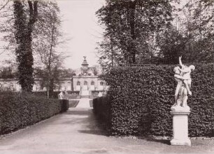 Sanssouci, Neue Kammern, Ansicht vom Hauptweg
