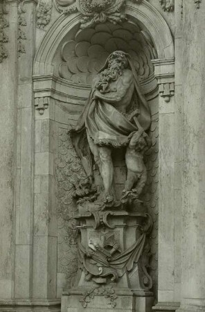 Dresden, Zwinger, Kronentor, Figur des Vulkan