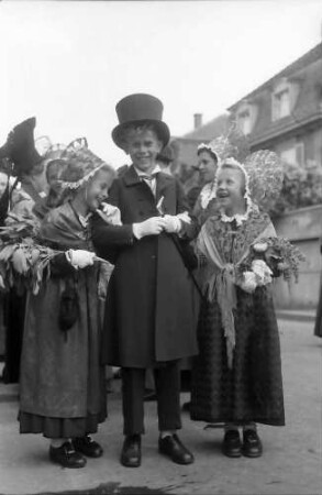 Lörrach: Kinder in Tracht (Villingen)