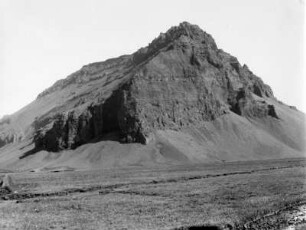 Typischer sargförmiger Berg, Island
