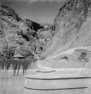 Brunnen : Blick auf den Zugang einer alten Zisterne in Aden