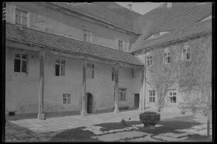Schloss Miltitz : Herrenhaus des Schlosses, Laubengang