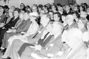 31. Tagung 1981 (29.6.-3.7.) Mediziner; Eröffnung: Baronin Dées de Sterio, Oberbürgermeister Steurer, Frau Steurer, F. J. Strauß, Gräfin Sonja Bernadotte, [ab hier unscharf]