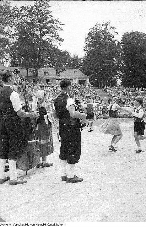 Dresden. Pionierorganisation "Ernst Thälmann". II. Pioniertreffen, Ensemble - Freilichtbühne "Junge Garde", 12.-18. August 1955