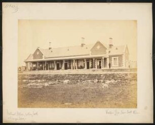 Photographs New South Wales, The Railways of New South Wales: Western Line, Bathurst Station, Ansicht Bahnhofsgebäude von den Gleisen