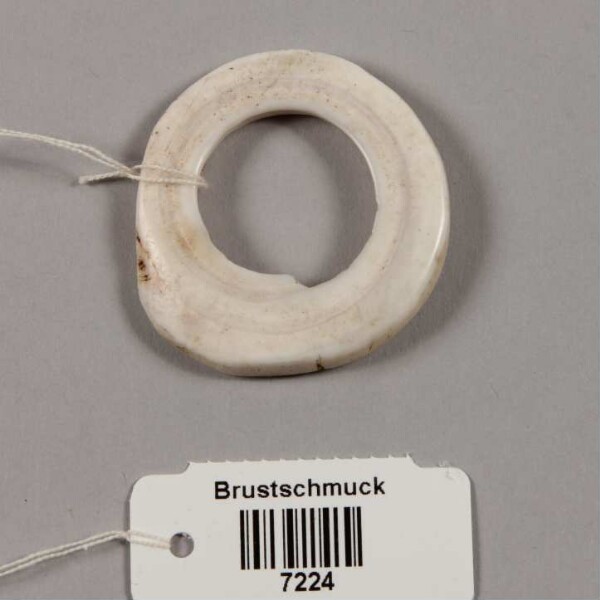 Brustschmuck