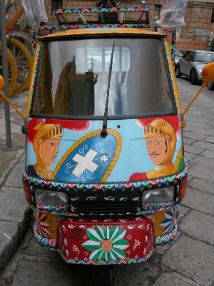 Palermo, Fahrzeug mit naiver Bemalung