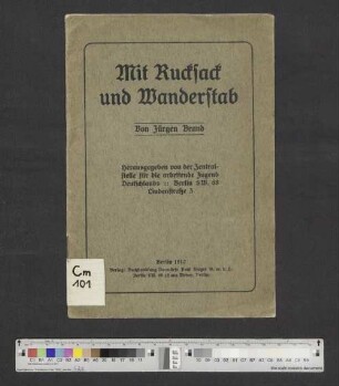 Mit Rucksack und Wanderstab