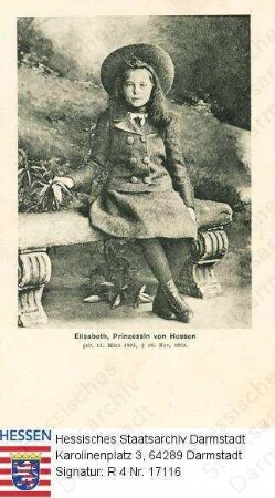 Elisabeth Prinzessin v. Hessen und bei Rhein (1895-1903) / Porträt, auf Steinbank in Garten sitzend, Ganzfigur