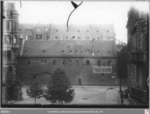 Feuerwache Münzgasse 9 (Abtsgebäude Karmeliterkloster) von Norden, links Großer Hirschgraben 2, rechts Großer Hirschgraben 1