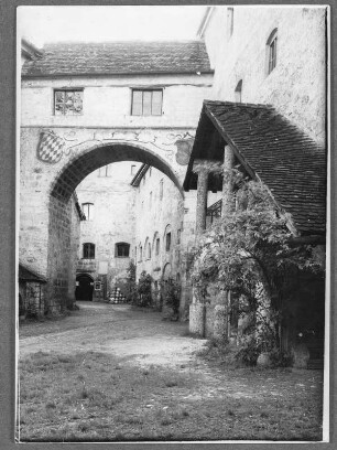 Vorm Innersten Burghof zu Burghausen aus der Zeit 1523 : Burghausen. Burg (ab 1253). Innenhöfe